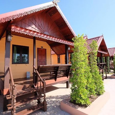 Prakaithong Hotel Amphoe Sawang Daen Din Екстер'єр фото