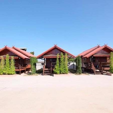 Prakaithong Hotel Amphoe Sawang Daen Din Екстер'єр фото