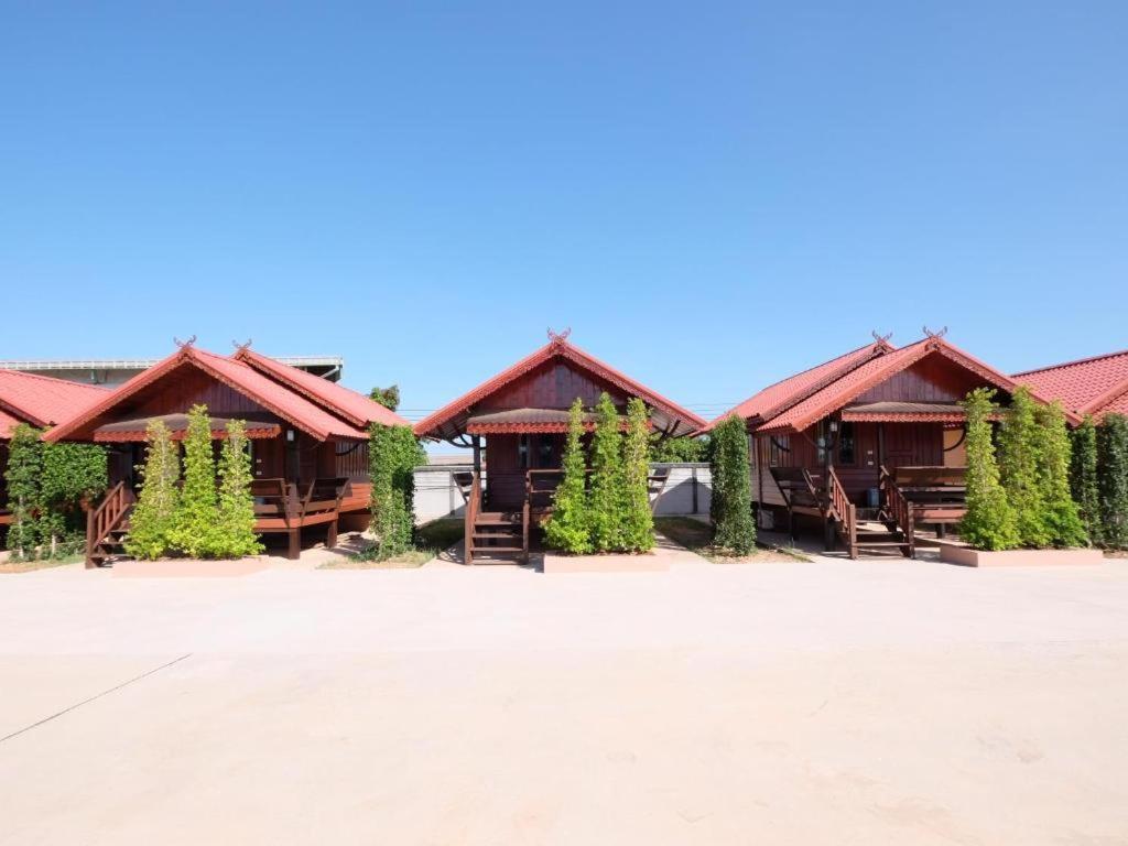 Prakaithong Hotel Amphoe Sawang Daen Din Екстер'єр фото