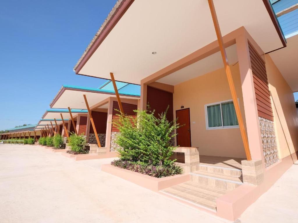 Prakaithong Hotel Amphoe Sawang Daen Din Екстер'єр фото