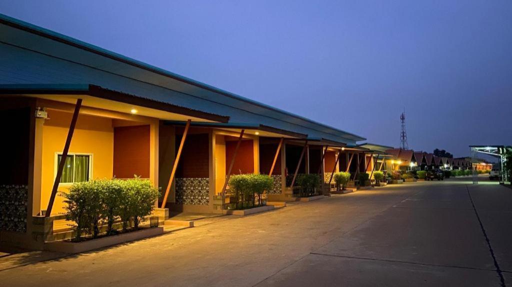 Prakaithong Hotel Amphoe Sawang Daen Din Екстер'єр фото