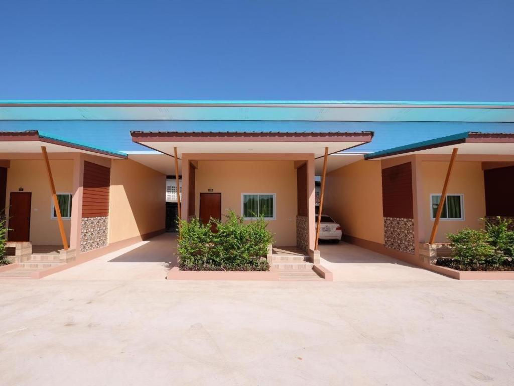 Prakaithong Hotel Amphoe Sawang Daen Din Екстер'єр фото