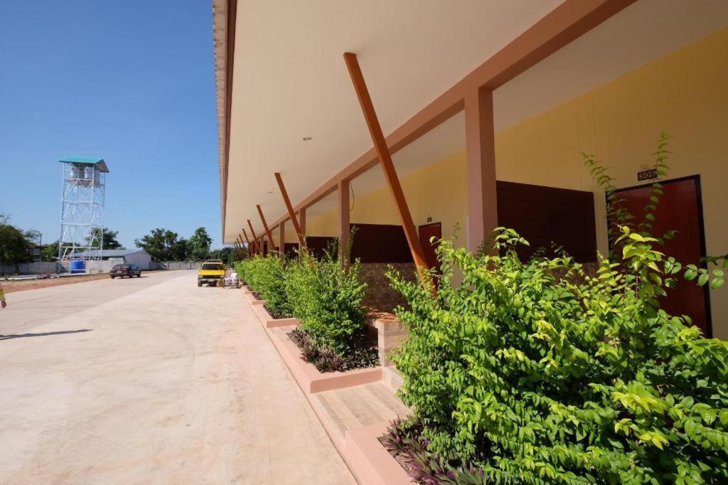 Prakaithong Hotel Amphoe Sawang Daen Din Екстер'єр фото