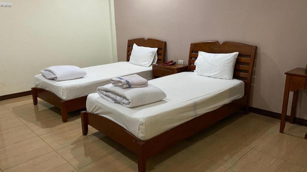 Prakaithong Hotel Amphoe Sawang Daen Din Екстер'єр фото