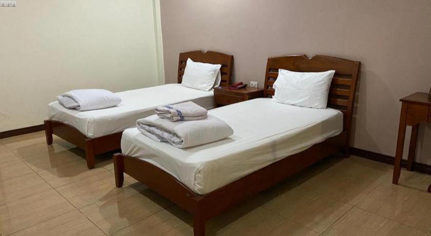Prakaithong Hotel Amphoe Sawang Daen Din Екстер'єр фото